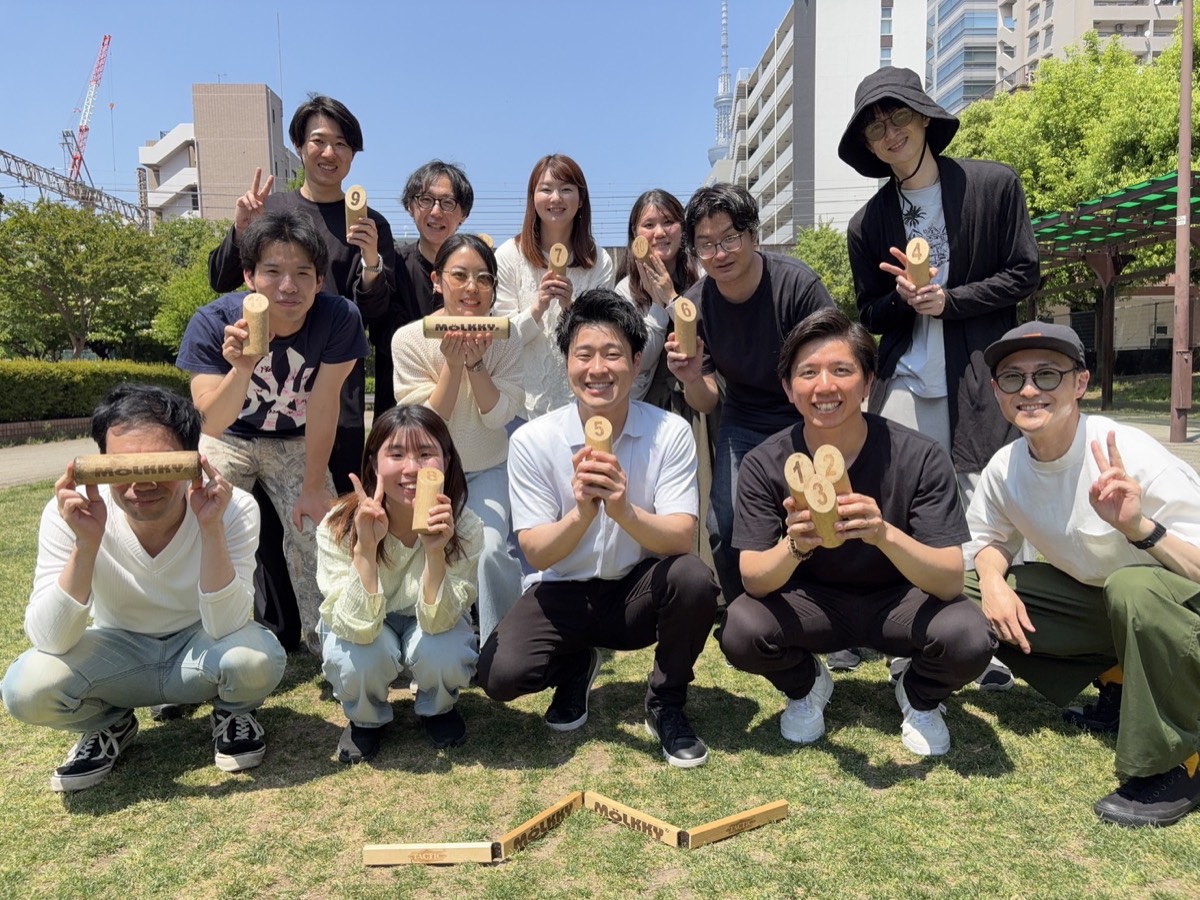 モルックを楽しむメンバーの様子